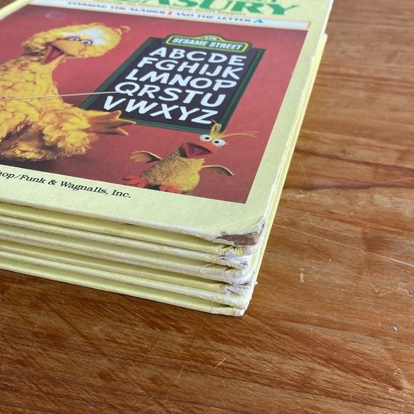 Vintage Seasame Street Books from the early 80s
Volume 1,2,3,4 - Picture 14 of 15